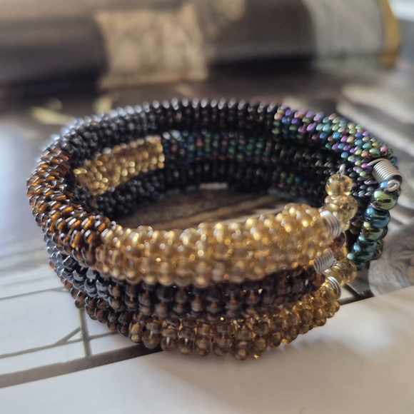 Black and Gold Intricate Beaded Adjustable Bracelet - Picture 3 of 5